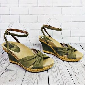 EARTHIES Sonzi Fern Wedge Sandals Green Size 9